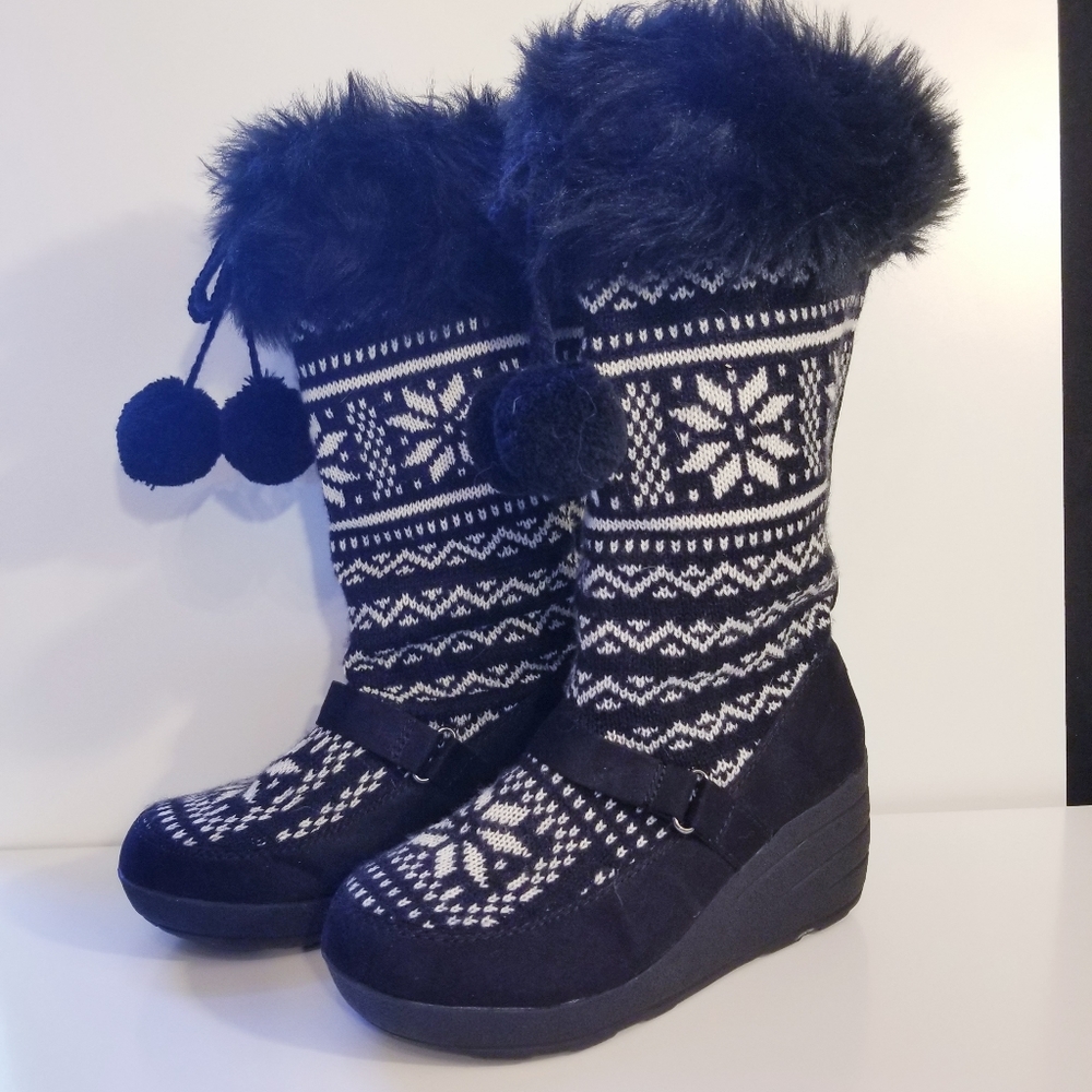 Red Camel Sweater Boots w Pompoms 7M Black/White